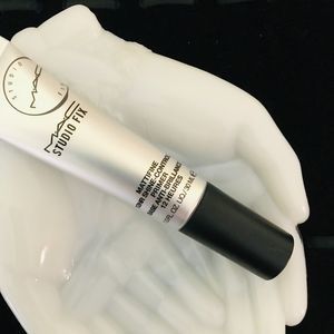 Studio Fix Mattifine 12-Hour Shine Control Primer, Mat Concealer